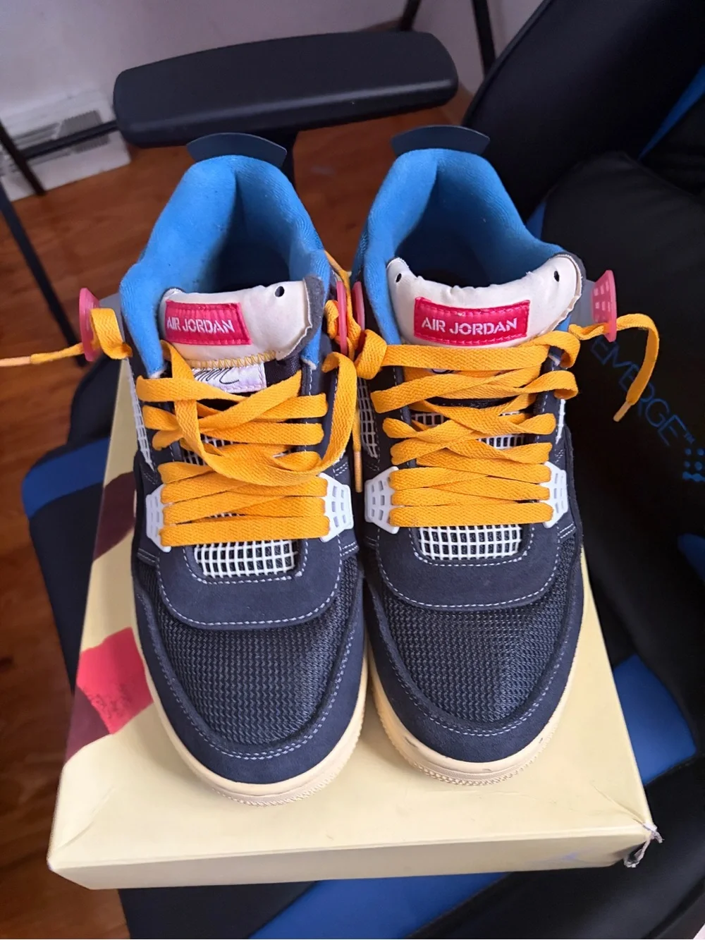 Jordan 4 ucla off noir (no extra laces)